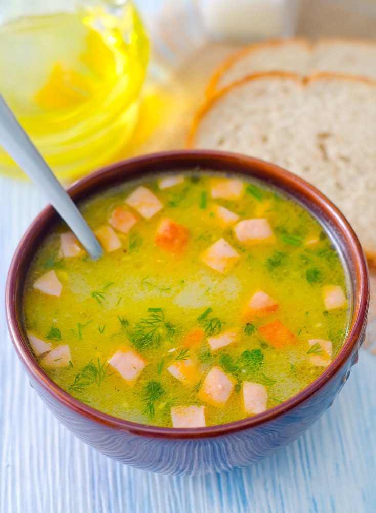 Фото рецепта - Быстрый суп с колбасой - шаг 6