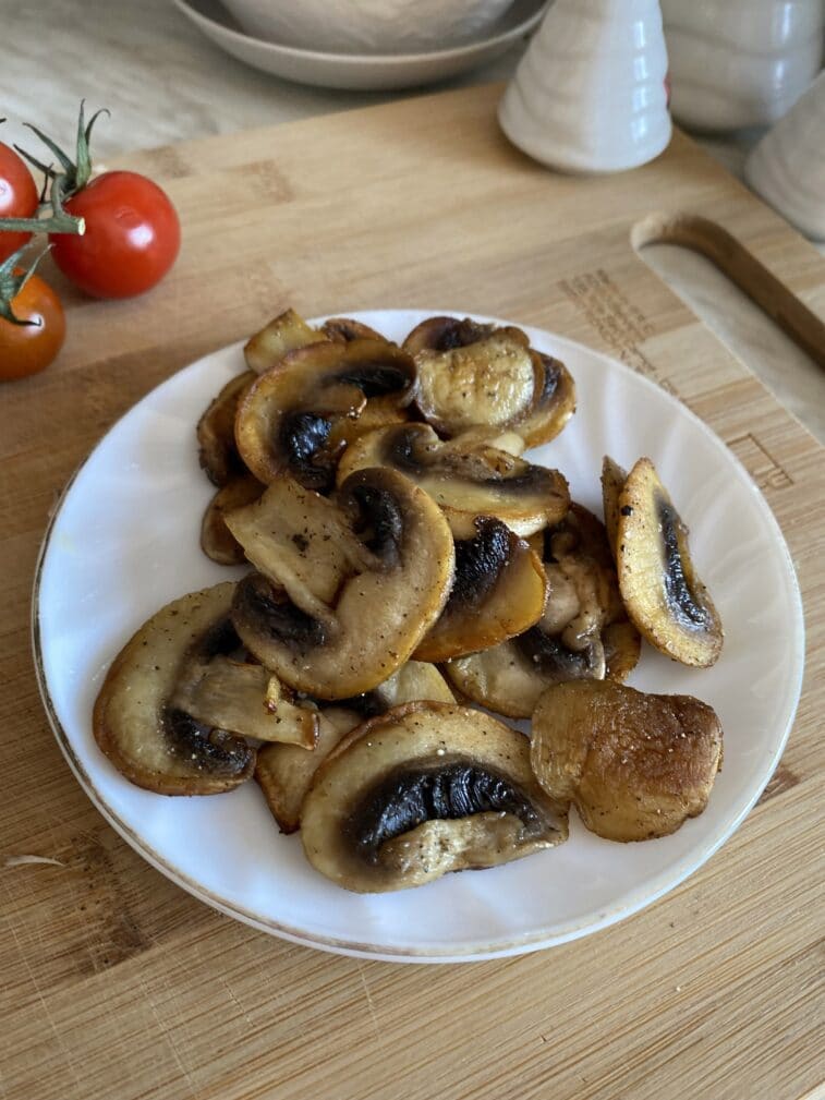 Фото рецепта - Каша из чечевицы и грибов - шаг 5