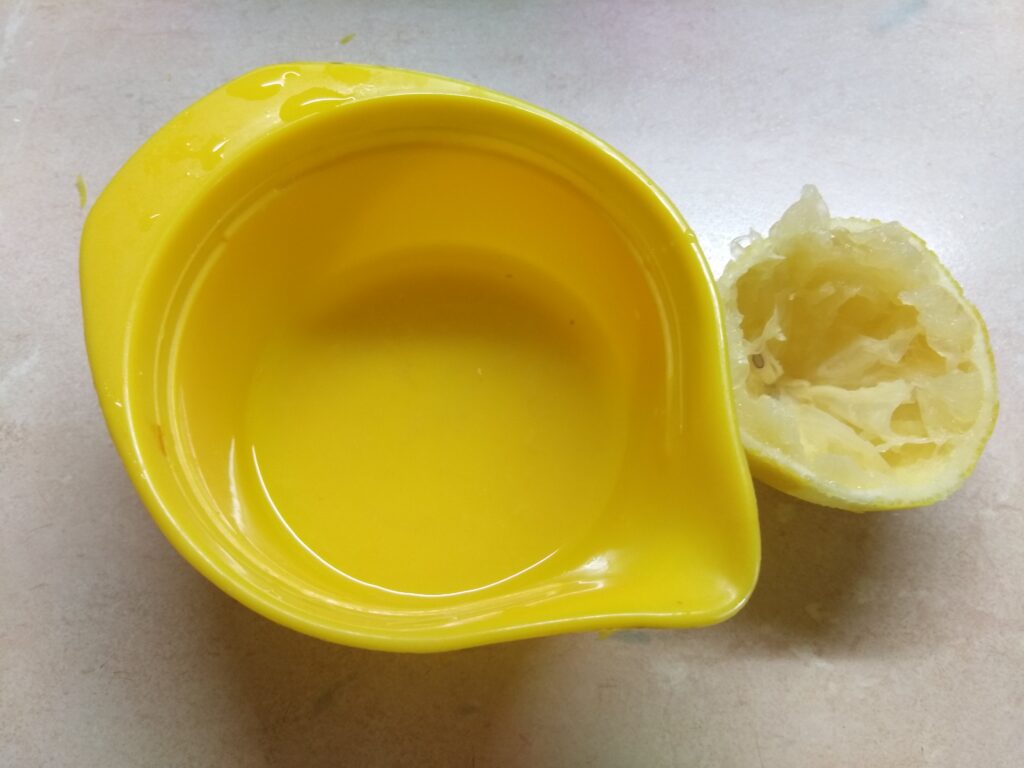 Фото рецепта - Коктейль из арбуза с лимоном - шаг 6