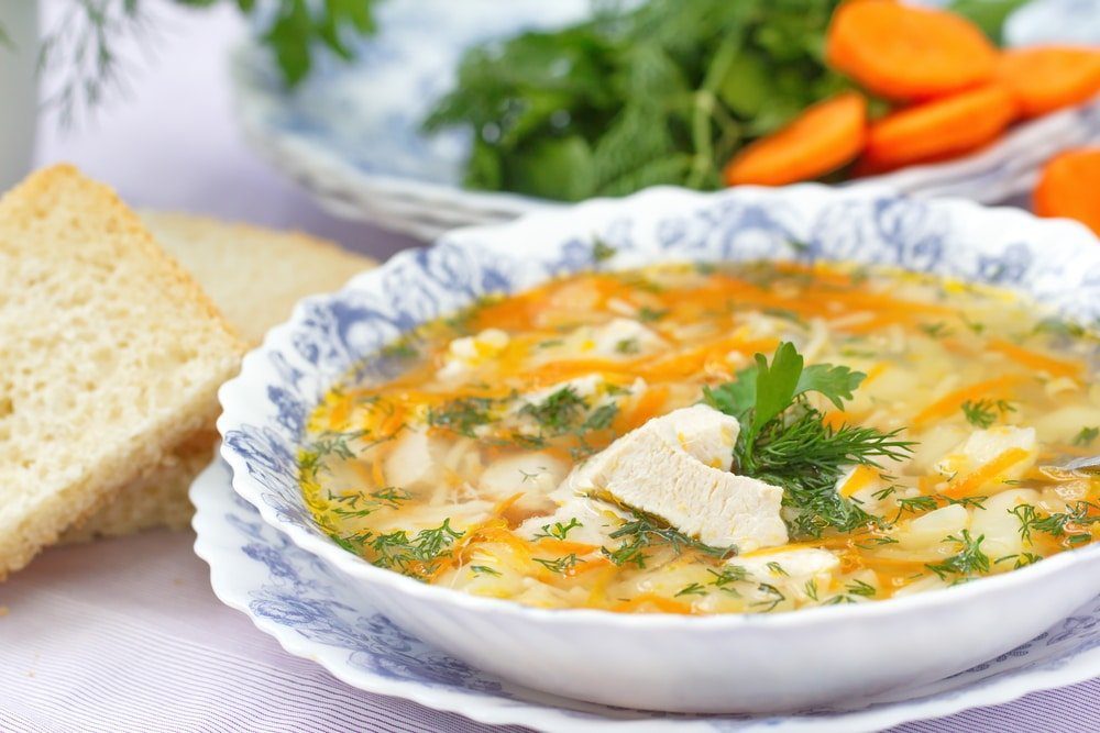 Фото рецепта - Куриный суп с вермишелью по-домашнему - шаг 5