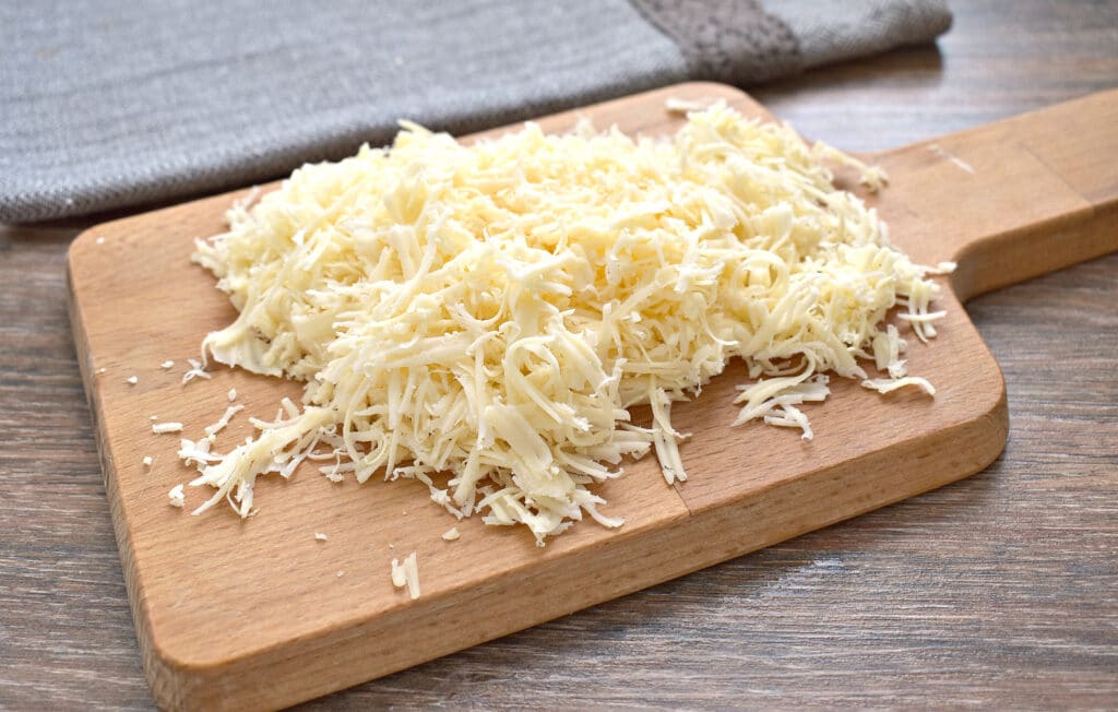 Фото рецепта - Макароны с сыром на сковороде - шаг 2