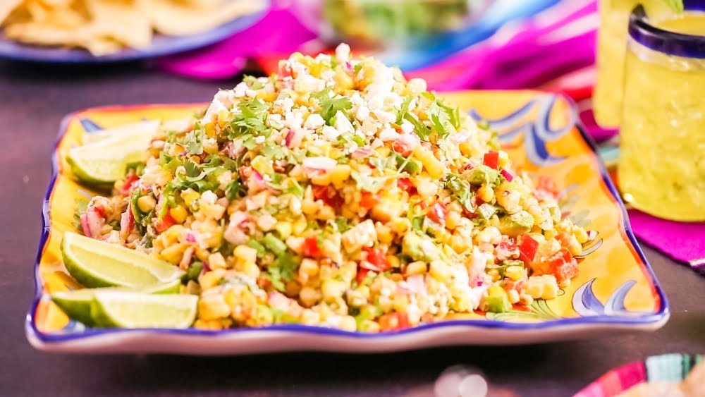 Фото рецепта - Мексиканский салат с кукурузой и авокадо - шаг 10