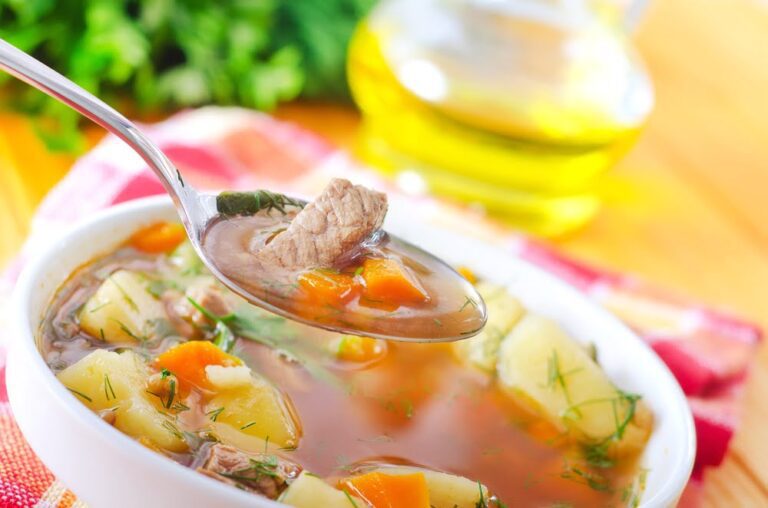 Мясной суп с картофелем и чечевицей
