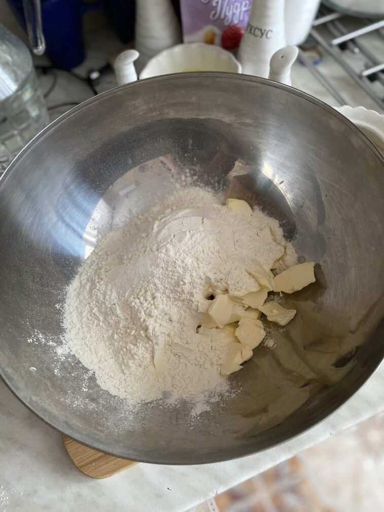 Фото рецепта - Пирожное «Ракушки» с безе и орехами - шаг 4