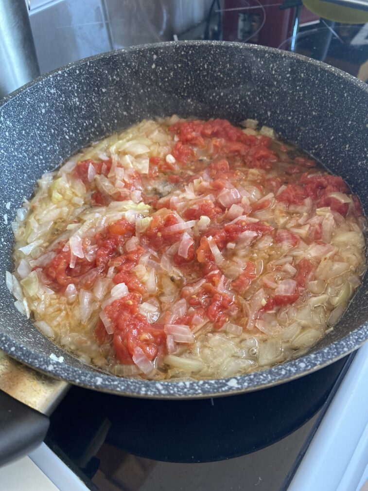 Фото рецепта - Пшенная каша с томатами - шаг 5