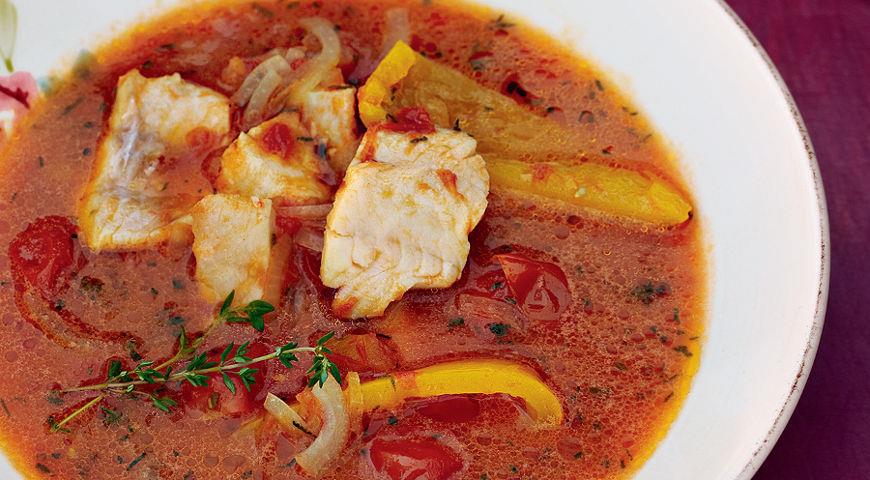 Рыбный суп с помидорами и сладким перцем