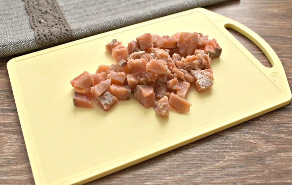 Фото рецепта - Салат с красной рыбой и картофелем - шаг 4