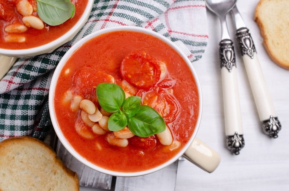 Фото рецепта - Томатный суп с фасолью - шаг 5