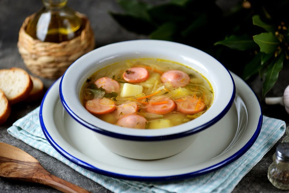 Фото рецепта - Суп с капустой, картофелем и сосисками - шаг 12