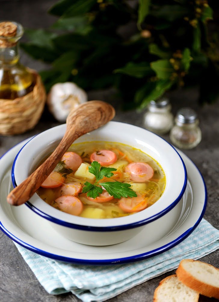 Фото рецепта - Суп с капустой, картофелем и сосисками - шаг 13