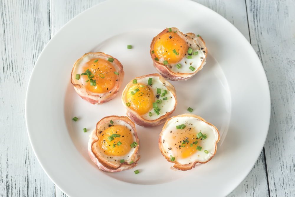 Фото рецепта - Закуска из бекона и перепелиных яиц - шаг 5