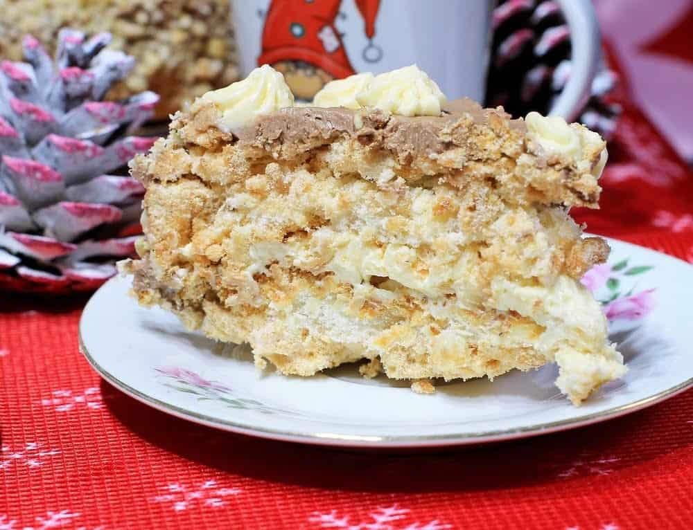 Фото рецепта - Киевский торт из безе и орехами - шаг 8