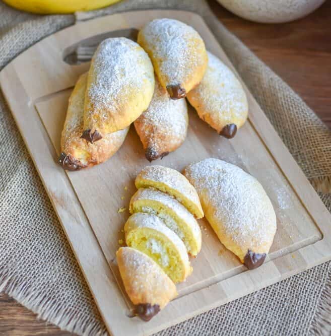 Фото рецепта - Песочное печенье с творогом «Банан» - шаг 10