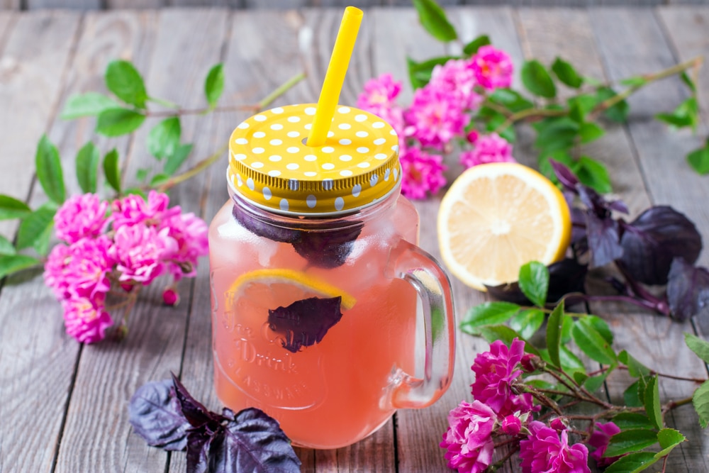 Фото рецепта - Цитрусовый лимонад с ягодами - шаг 5