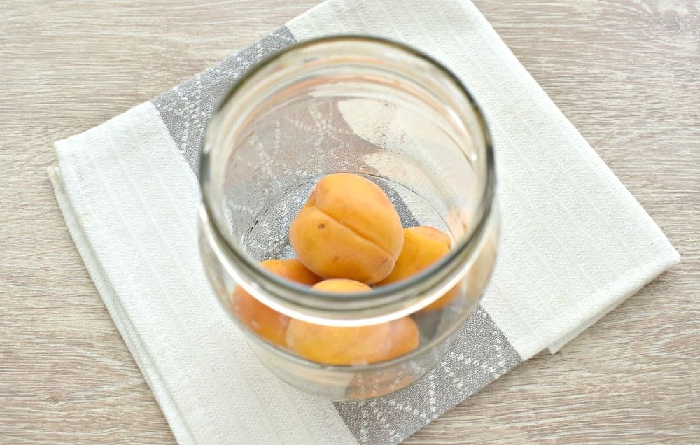 Фото рецепта - Компот на зиму с апельсинами и абрикосами - шаг 1