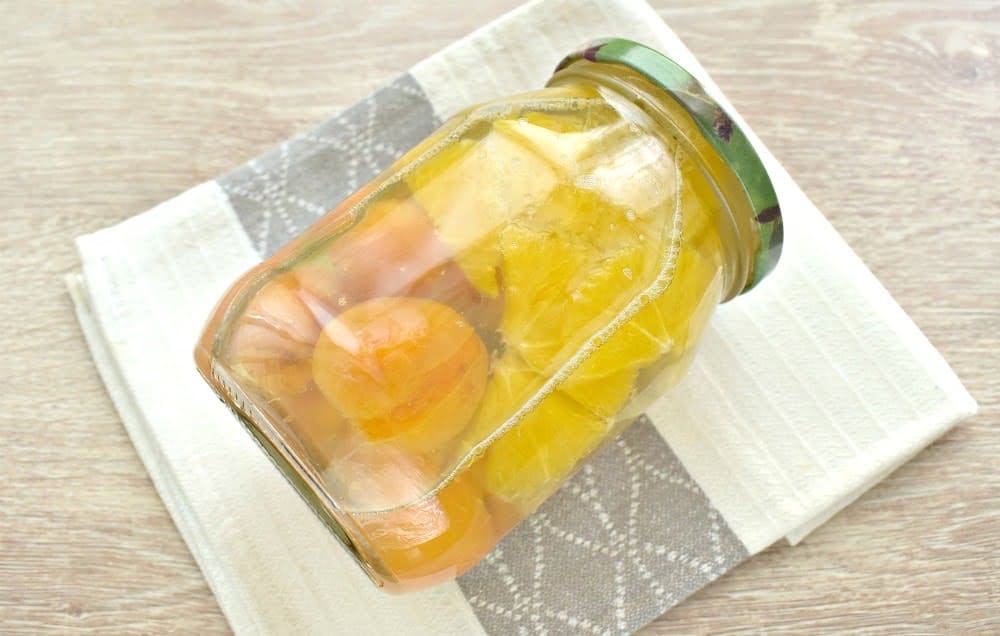 Фото рецепта - Компот на зиму с апельсинами и абрикосами - шаг 6