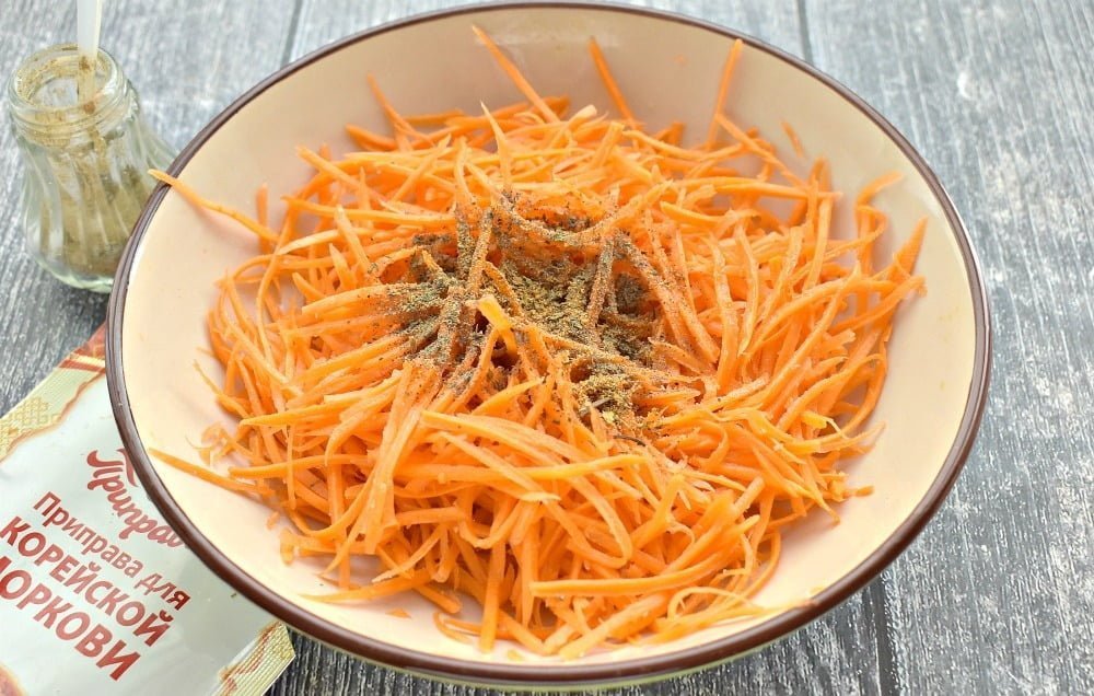Фото рецепта - Морковь по-корейски с готовой приправой - шаг 3