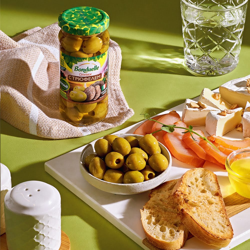 plato s olivkami s trjufelem i topingami d1f1e69 - Плато с оливками с трюфелем и топингами