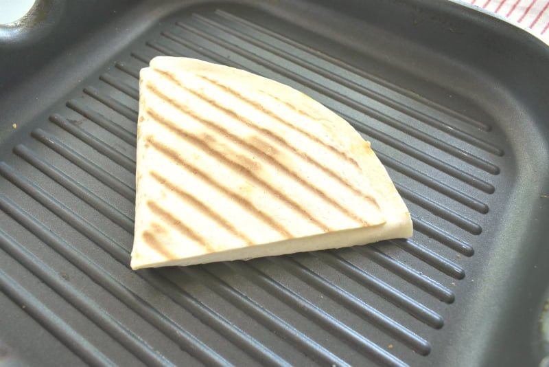 gorjachie buterbrody iz tortili s syrom i kolbasoj cd1ff8a - Горячие бутерброды из тортильи с сыром и колбасой