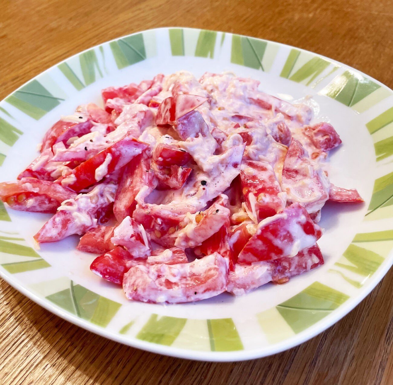 salat iz pomidorov s chesnokom i smetanoj 8ca4443 - Салат из помидоров с чесноком и сметаной