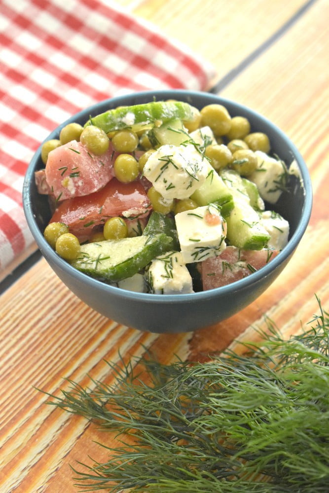 salat s ogurcami gorshkom i syrom feta 057b6f2 - Салат с огурцами, горошком и сыром фета