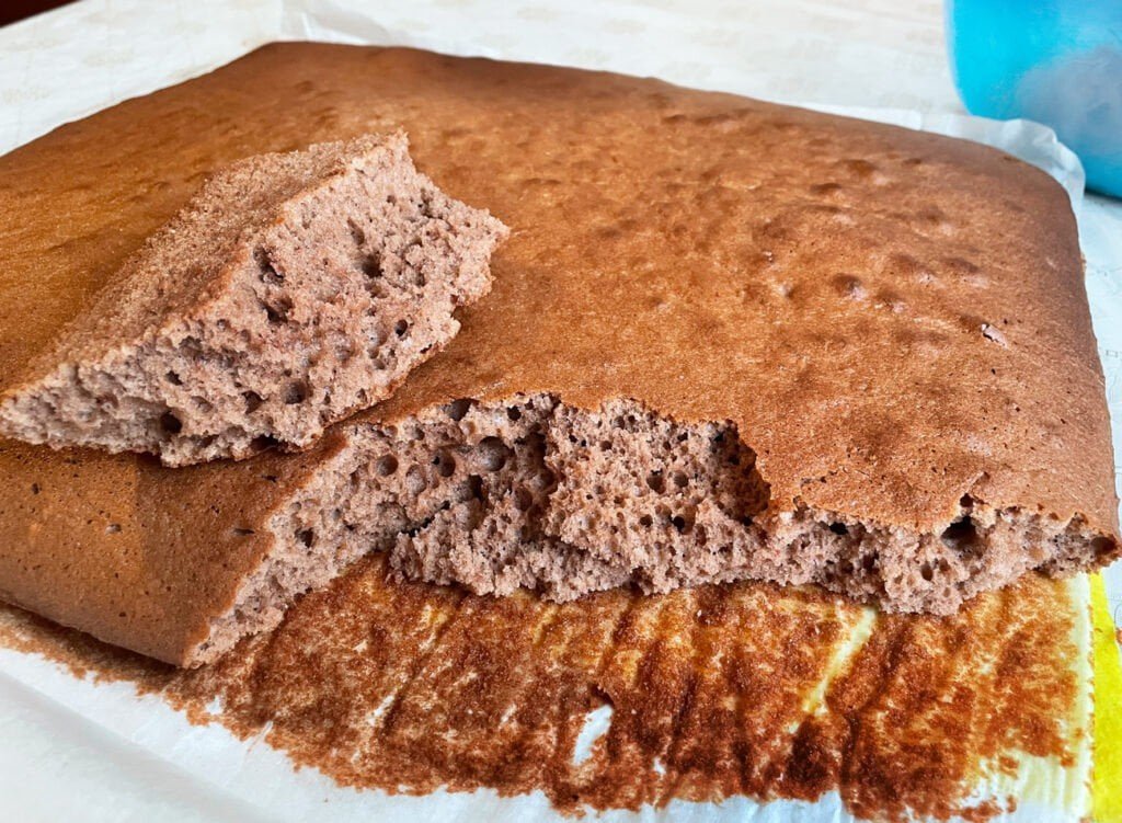 Фото рецепта - Простой бисквит для торта, кейкпопсов, кексов - шаг 7