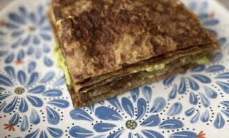 Blinnyj pirog s pastoj iz avokado d40fff5.jpg
