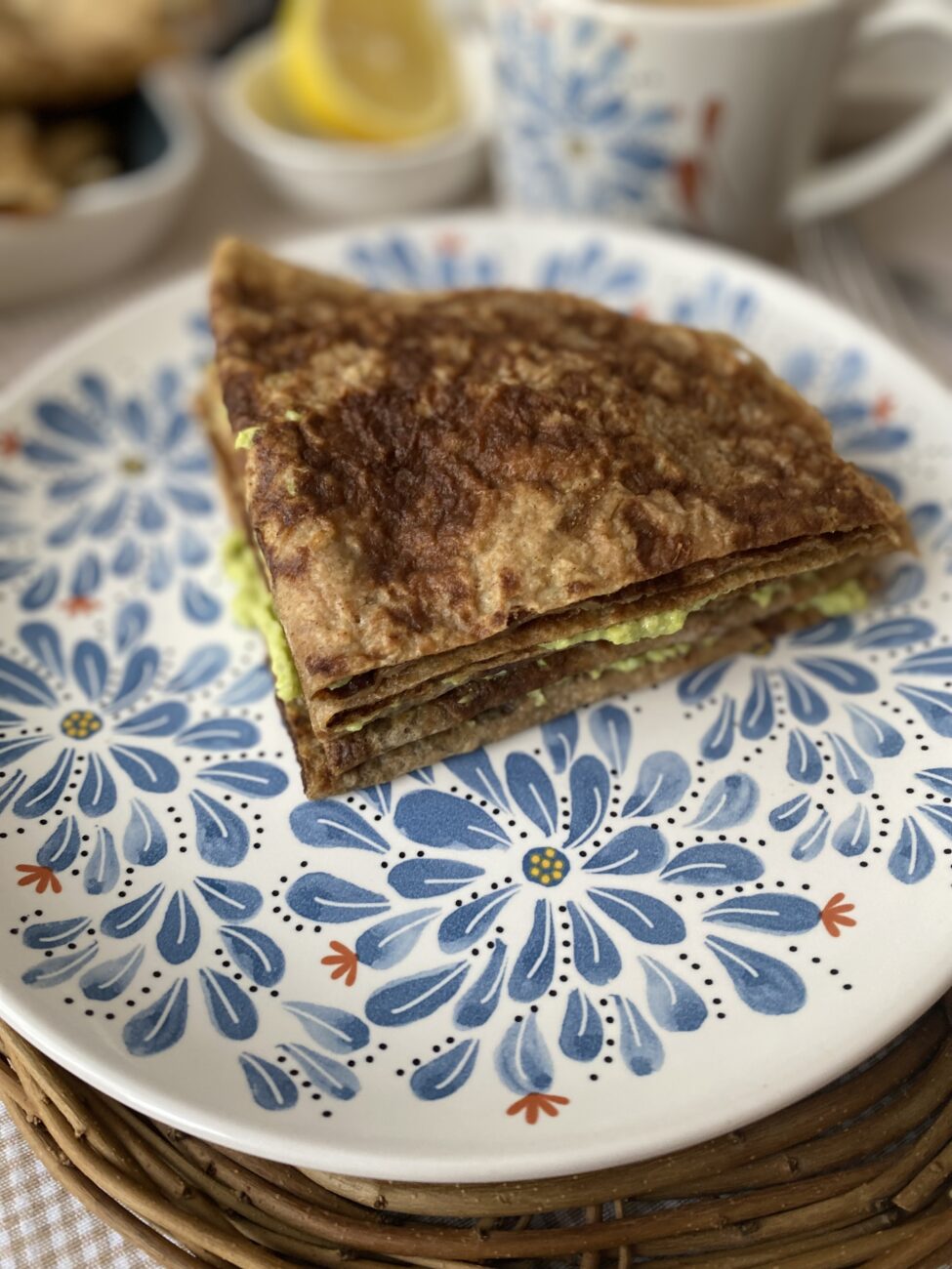 Blinnyj pirog s pastoj iz avokado d40fff5.jpg