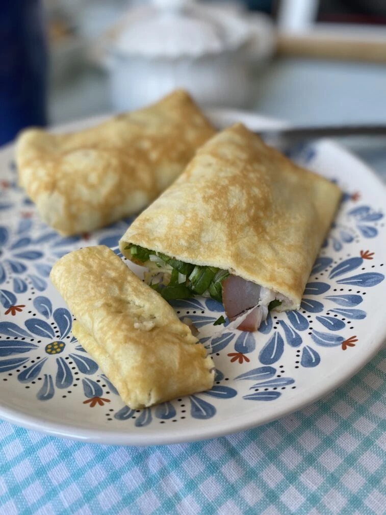Konvertiki iz omletnyh blinov s syrom i shpinatom 7cfc84b.webp