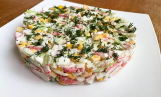 Krabovyj salat s kukuruzoj i jajcom 4d44042.jpg