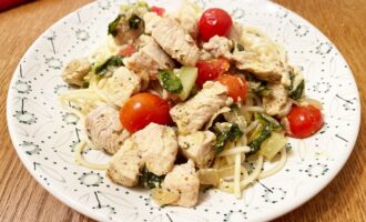 Kurinoe file tushenoe v slivochnom souse s cherri 103ffe6.jpg