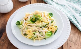 Kurinyj salat s ogurcami i jaichnymi blinami d89cb3d.jpg