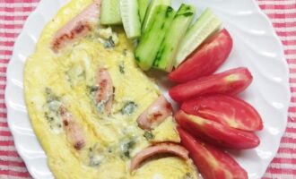 Omlet s sosiskami i syrom dor blju f58a83d.jpg