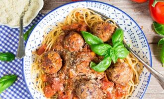 Postnye frikadelki iz fasoli so spagetti 077536b.jpg