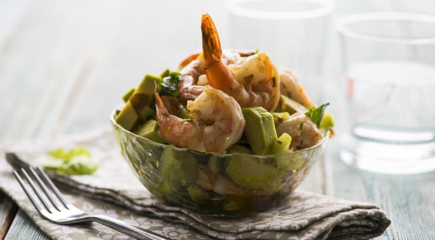 Salat iz avokado s krevetkami i ogurcami 5de4826.jpg