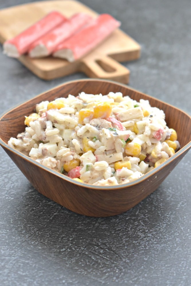 Salat s risom rybnymi konservami i krabovymi palochkami fe42489.jpg