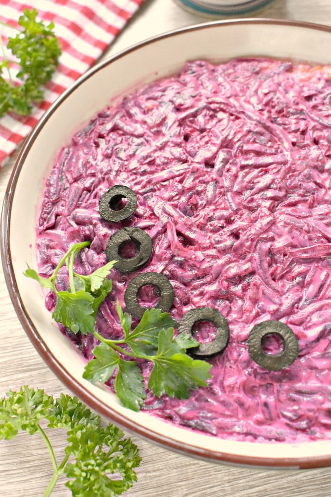 Salat seljodka pod shuboj s ikroj mintaja 08130ff.jpg