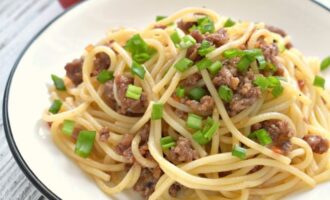 Spagetti po flotski s farshem i tomatnym sousom f630d35.jpg