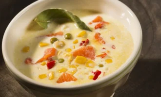 Syrnyj sup s kopchenym lososem 61ea639.webp