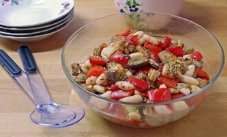 Teplyj salat iz fasoli i ovoshhej fff3c62.jpg