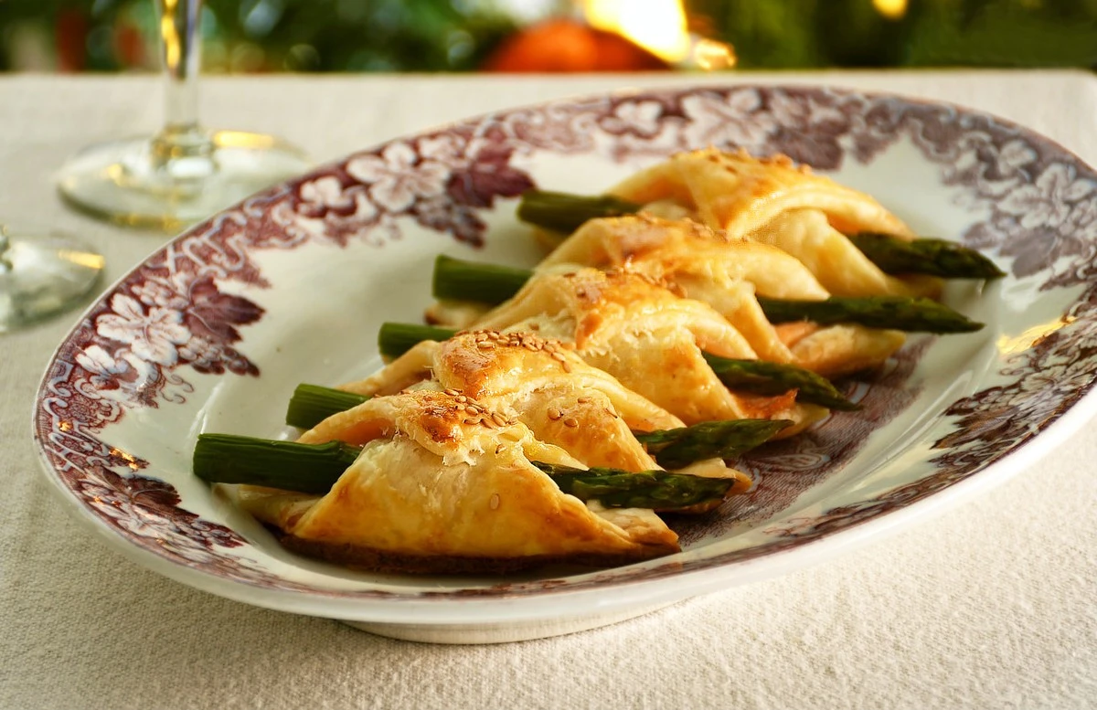 Zakusochnye pirozhki s ryboj i sparzhej 439b9d7.webp